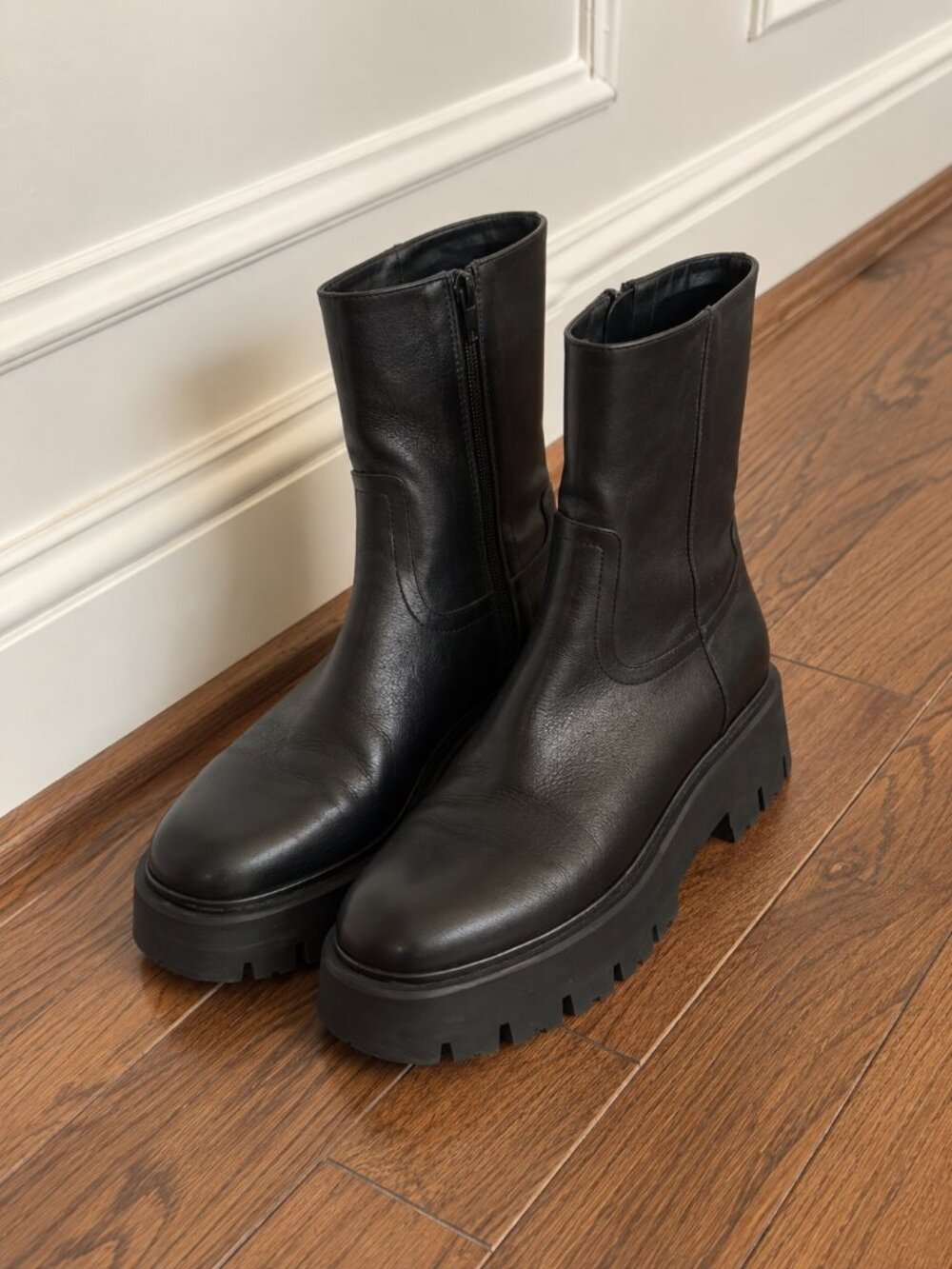 Aquatalia Black Leather Weatherproof Lug Sole Boots – EU 40 / US 9.5–10